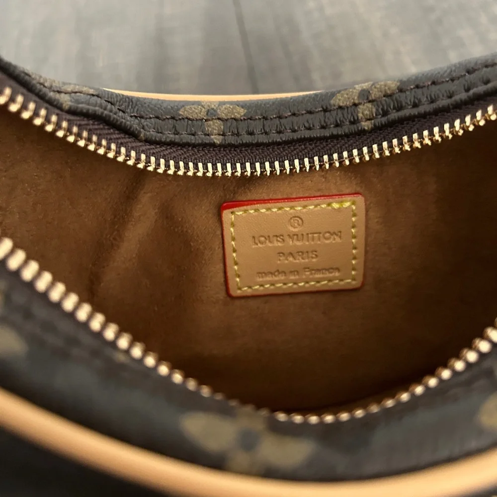 lv loop purse - Picture 8 of 9